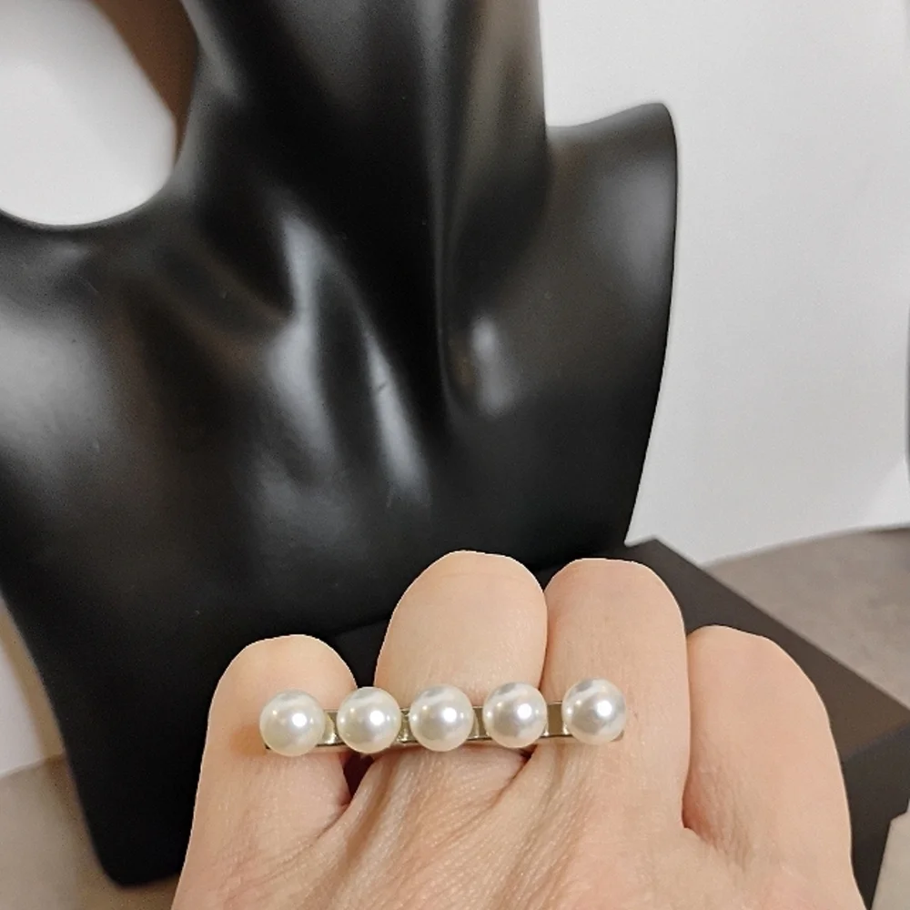 7 Charming Sisters‎ Silver Tone 
